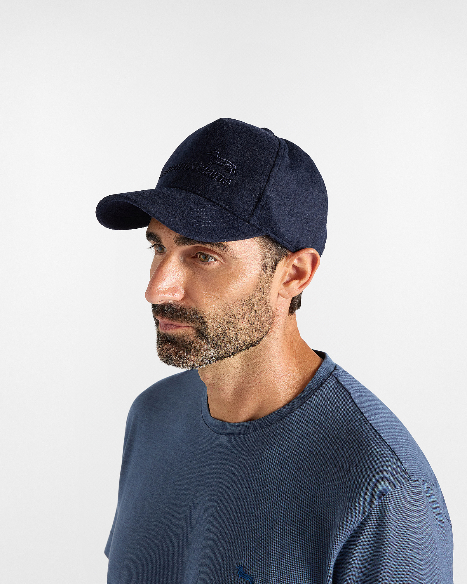Men&rsquo;s blue baseball cap in a wool blend with an embroidered dachshund