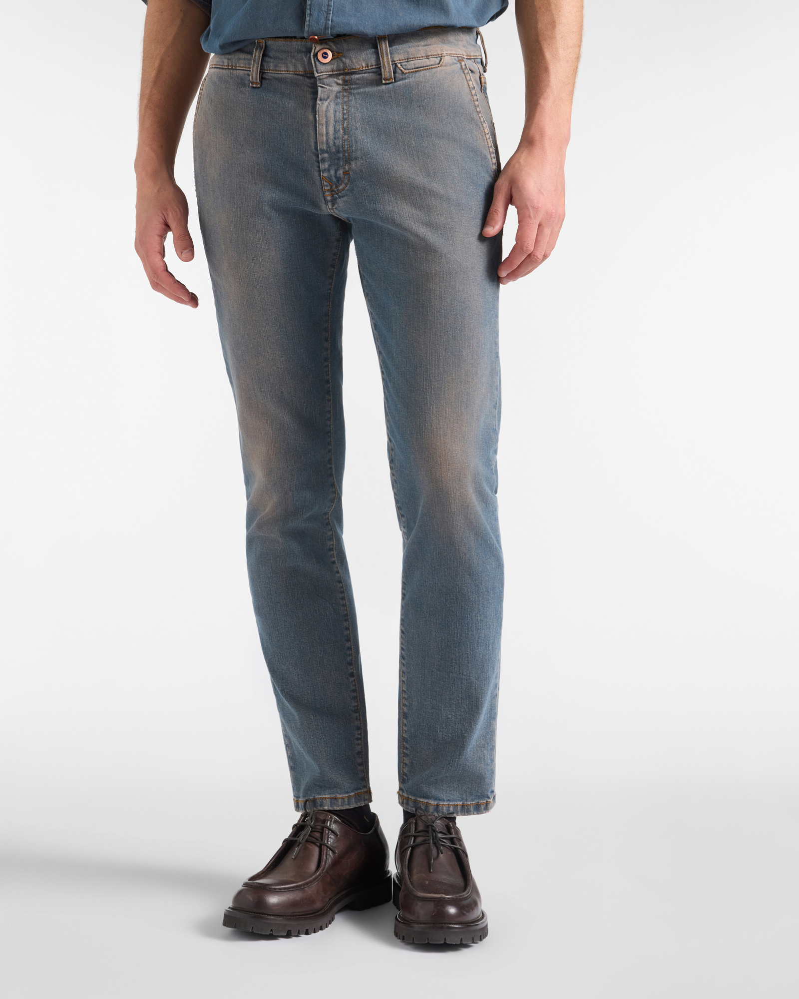 Men&rsquo;s narrow-fit 5-pocket jeans Made in Italy EarthDye Capsule