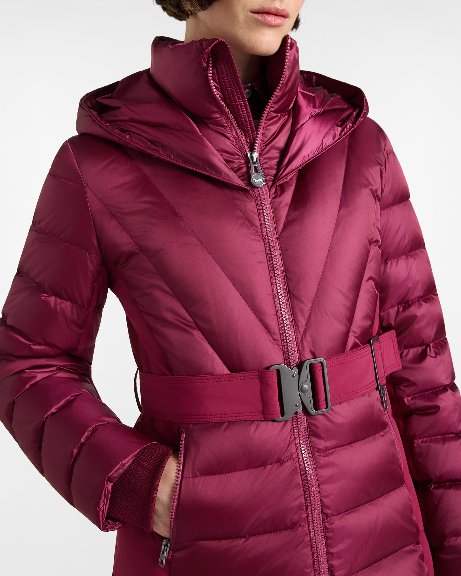 Chaqueta de plum&oacute;n para mujer con doble cuello y capucha, confeccionada en nailon t&eacute;cnico, CICLAMEN, large