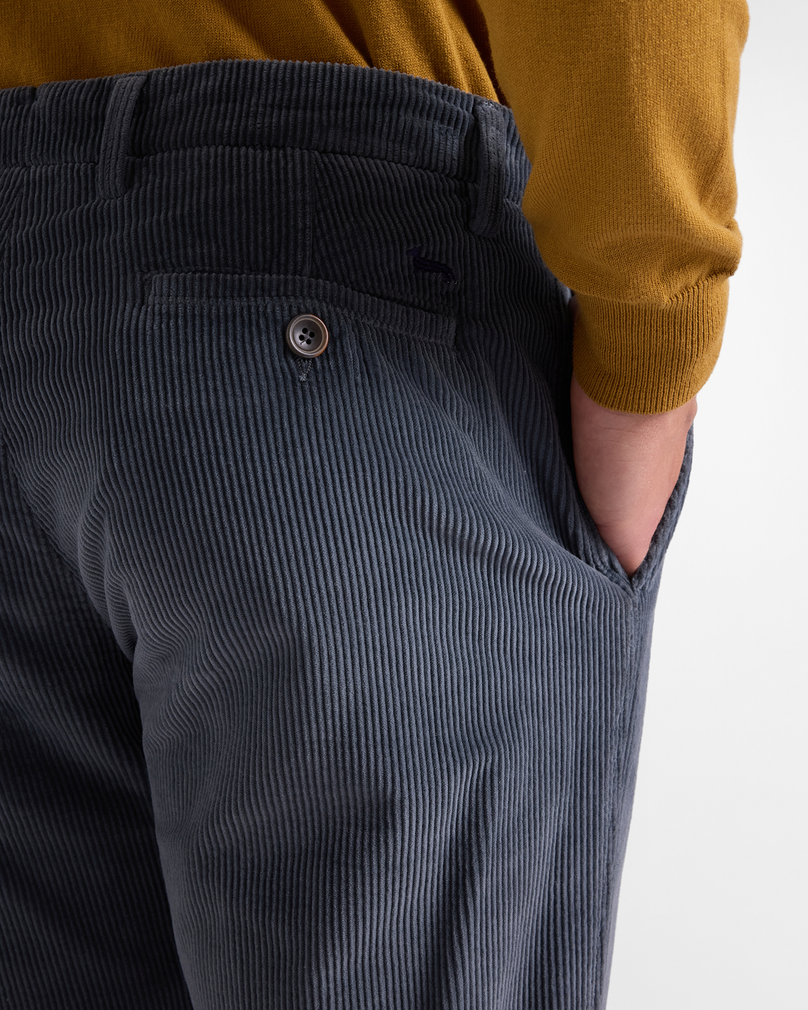 Herren-Chinohose aus Cord mit regul&auml;rer Passform, GRAU, large