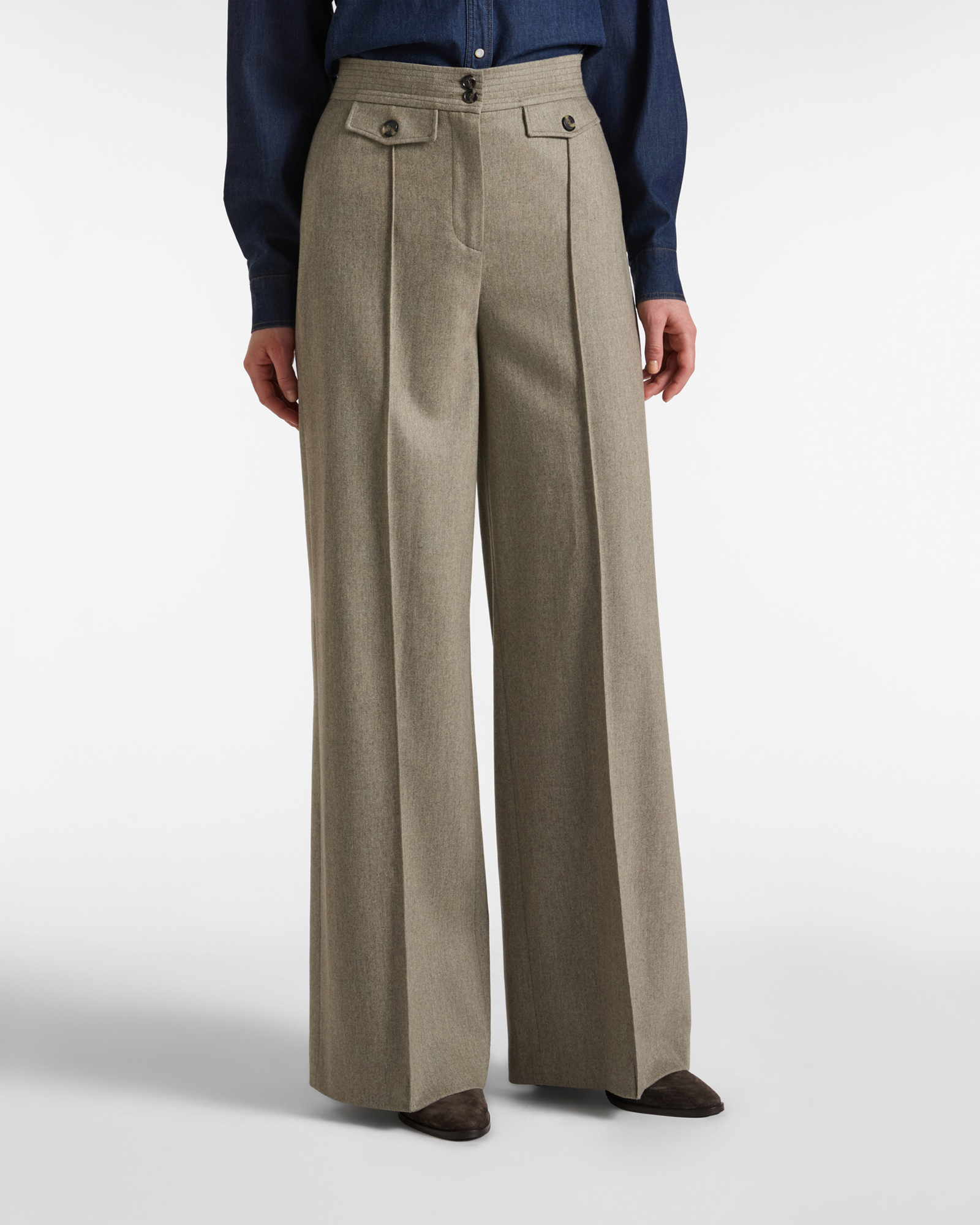 Women&rsquo;s High-Waisted Trousers from the Capsule Qualit&agrave; a Colori collection in beige