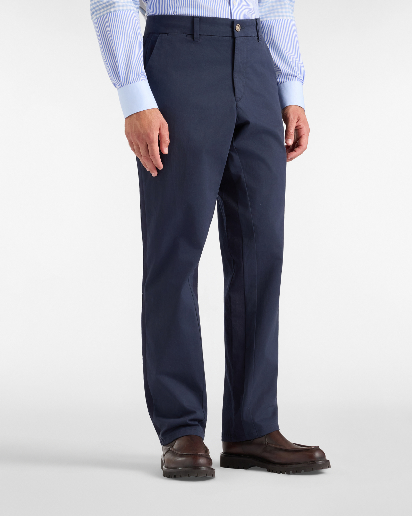 Pantal&oacute;n de hombre Re-Loved de algod&oacute;n el&aacute;stico azul oscuro, fabricado en Italia