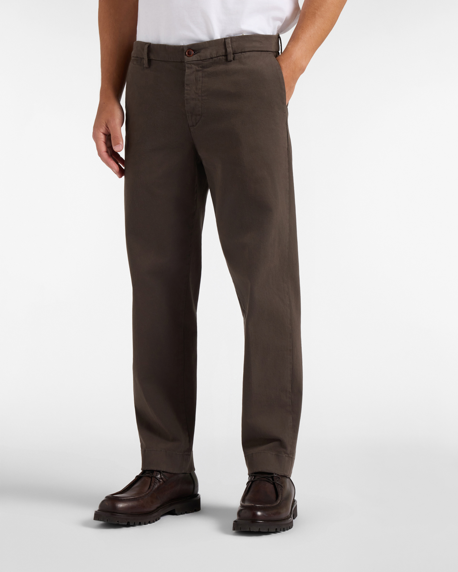 Herren-Chino in lockerer Passform, dunkelbraun