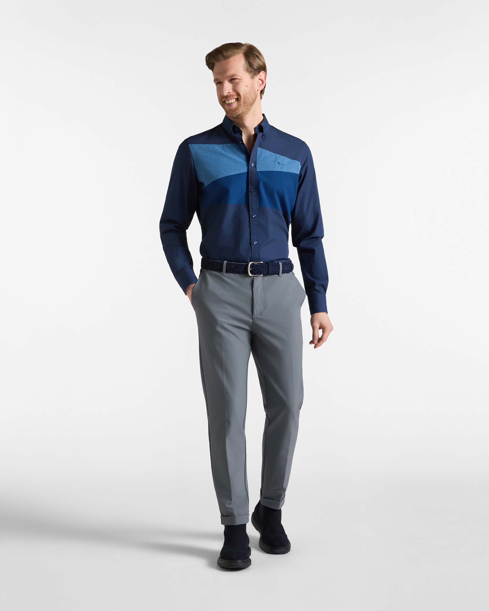 Camisa de hombre de corte regular en popel&iacute;n peach con detalles de denim, color azul, AZUL OSCURO, large