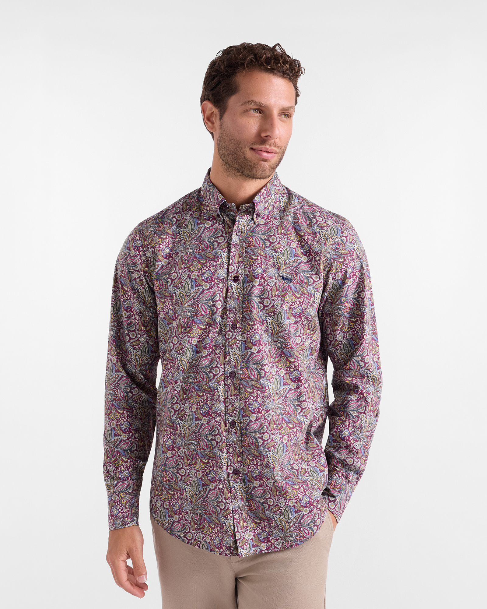 Men's regular-fit dark purple poplin shirt with paisley print