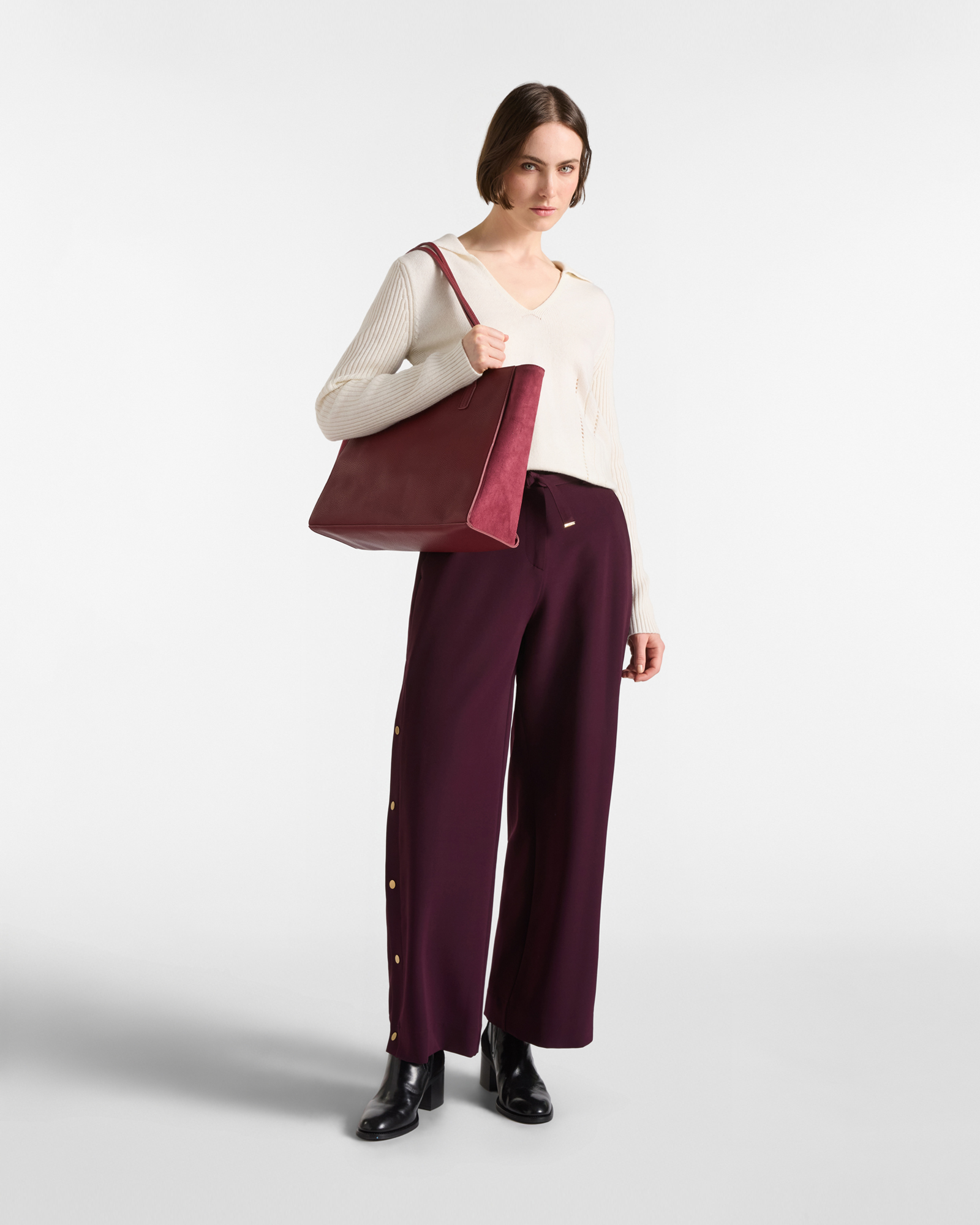 Women&rsquo;s straight-leg trousers with side buttons, DARK PURPLE, large
