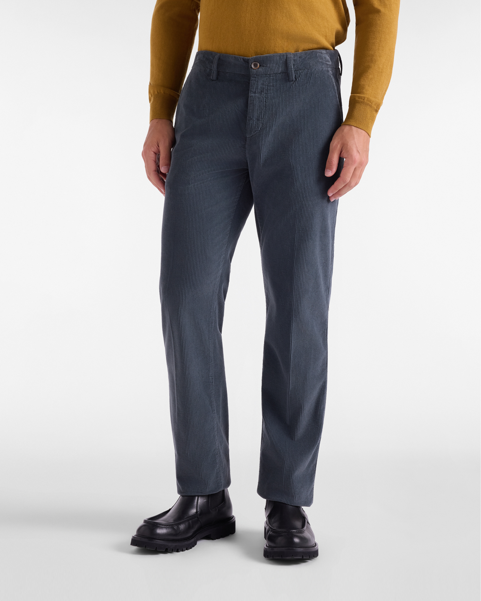 Herren-Chinohose aus Cord in Grau mit regul&auml;rer Passform