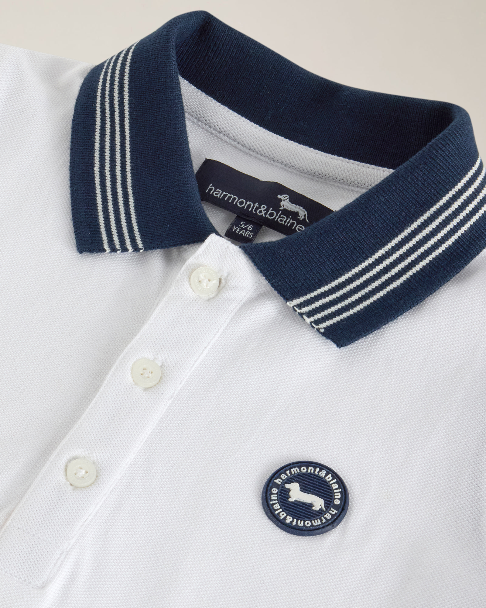 Polo giromanica in piquet con patch lato cuore, Bianco, large