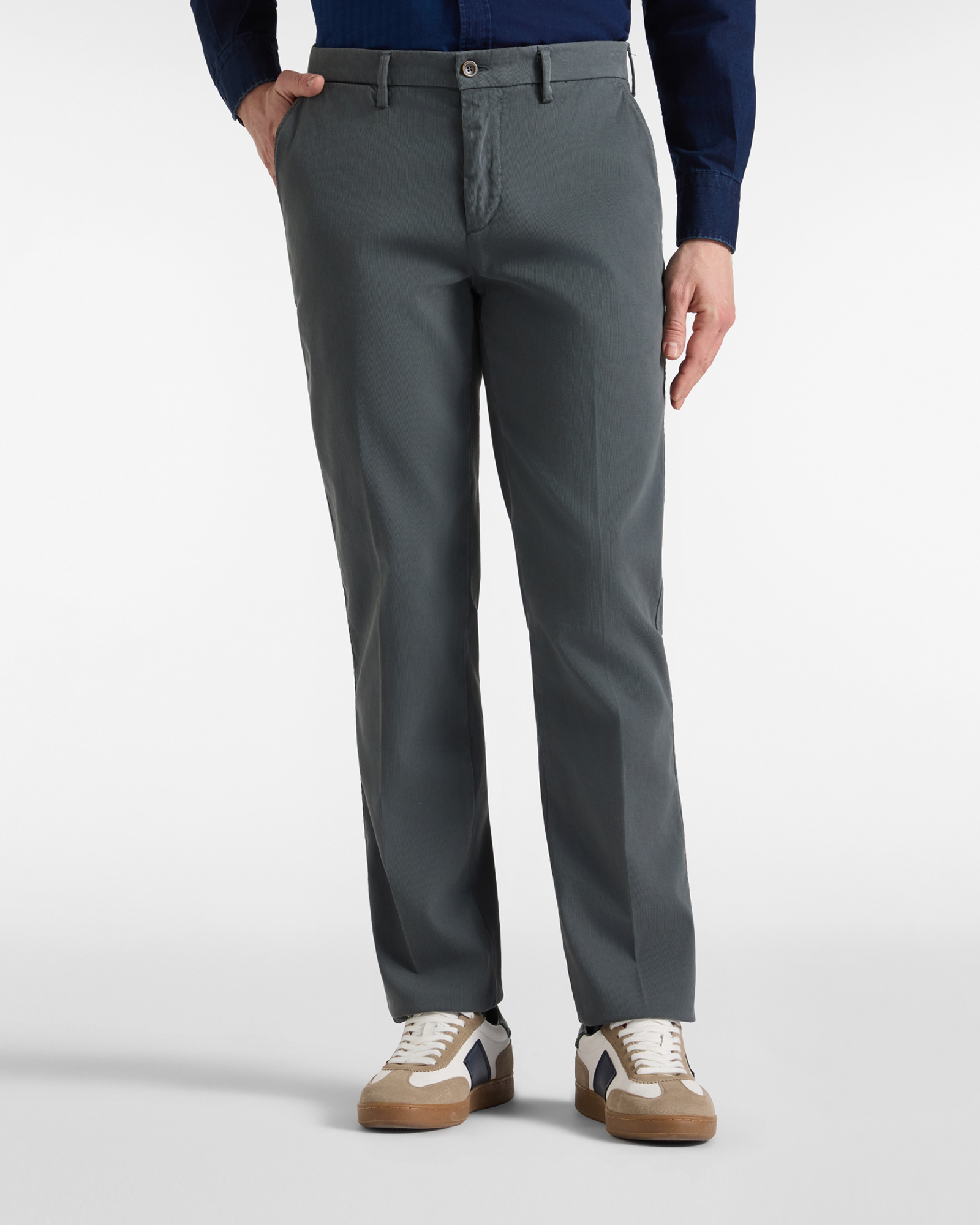 Herren-Chinohose aus Stretch-Baumwolle in Grau mit regul&auml;rer Passform