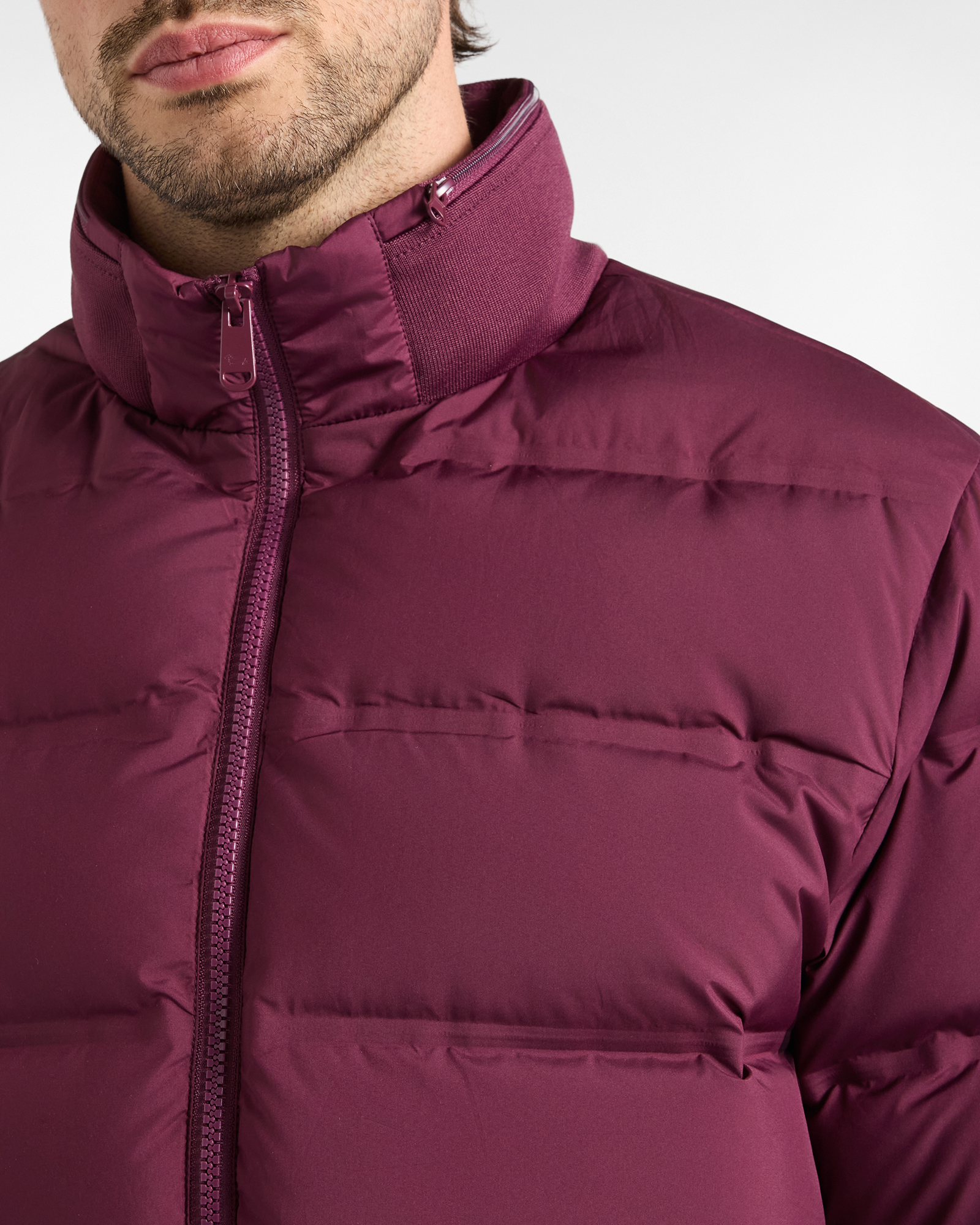 Bomber de hombre con cuello acanalado de tejido t&eacute;cnico, MORADO OSCURO, large