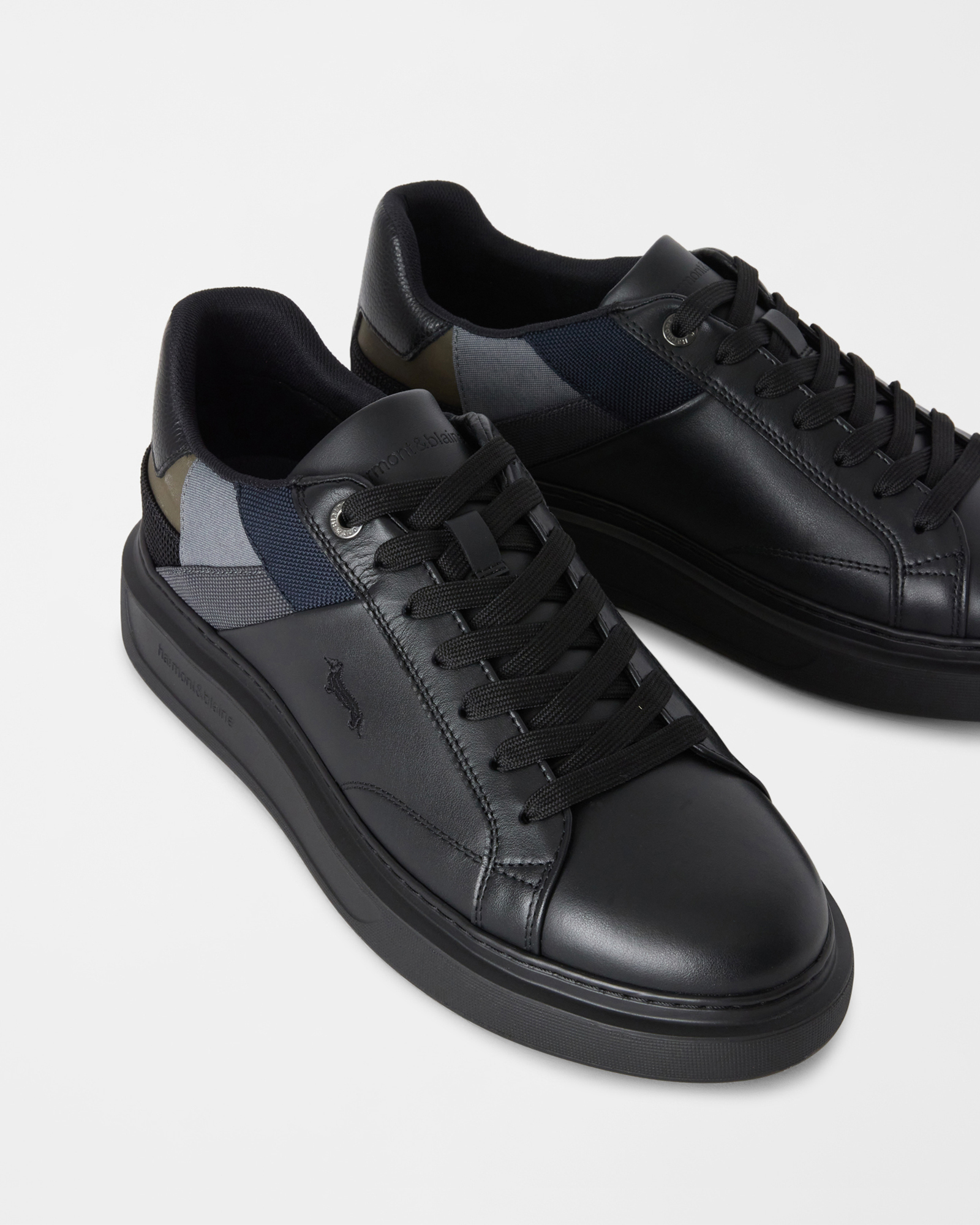 Sneakers homme en cuir avec empi&egrave;cements techniques, NOIR - MULTICOLORE, large